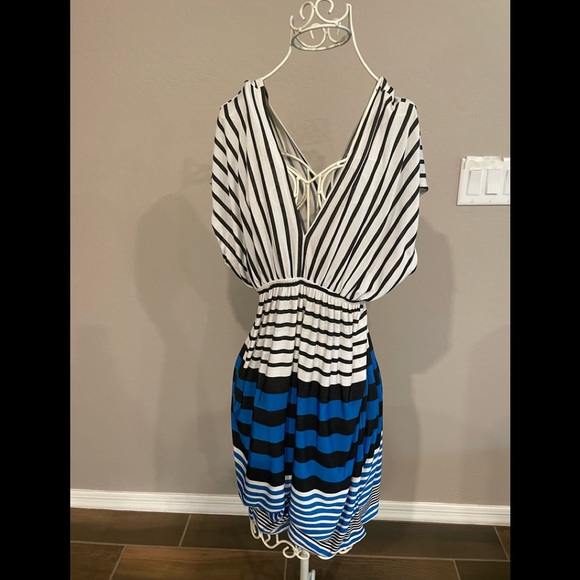 Dress by Cristina love size medium - Picture 2 of 3